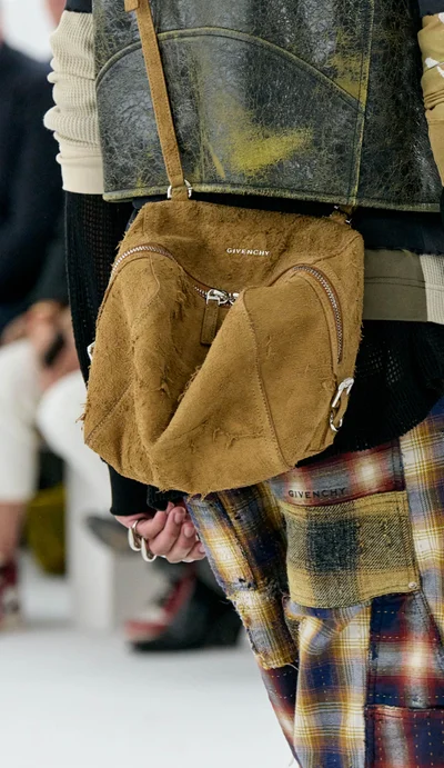 Look 16